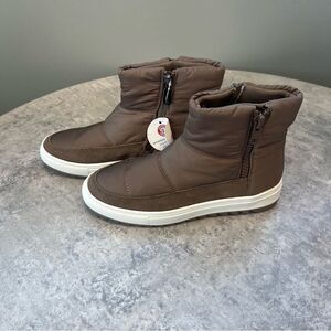 Blondo Waterproof Women’s Boots, size 8.5, new.